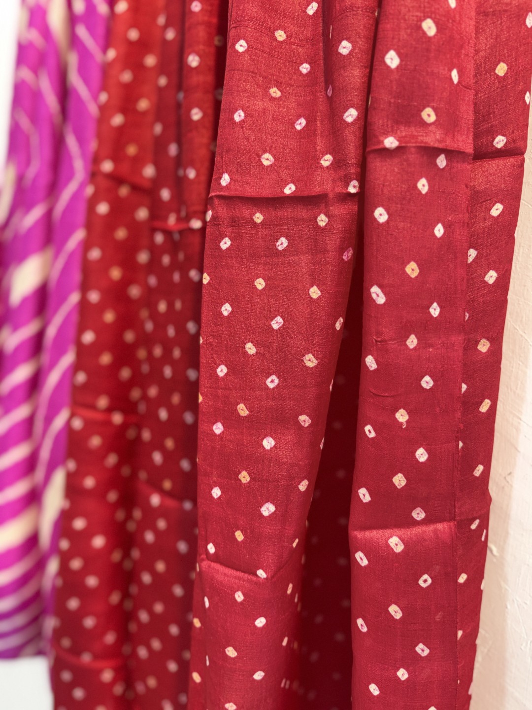 Pure Handloom Tussar Silk Leheriya Saree with Bandhani Pallu (Purple, Red) ✨