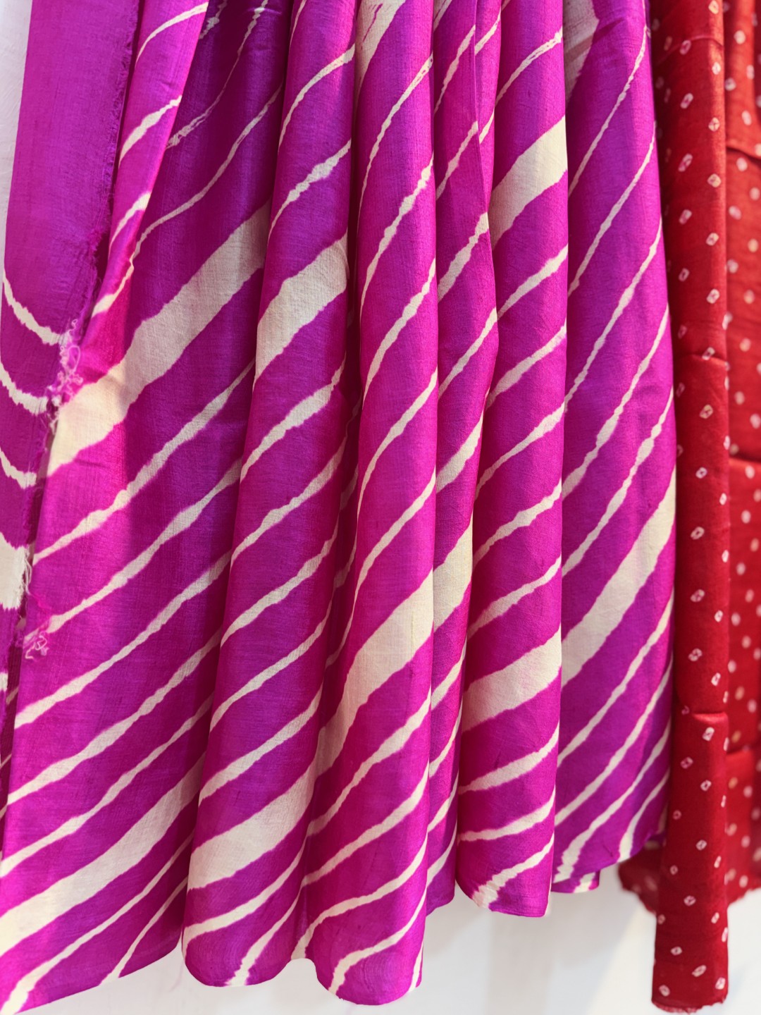 Pure Handloom Tussar Silk Leheriya Saree with Bandhani Pallu (Purple, Red) ✨