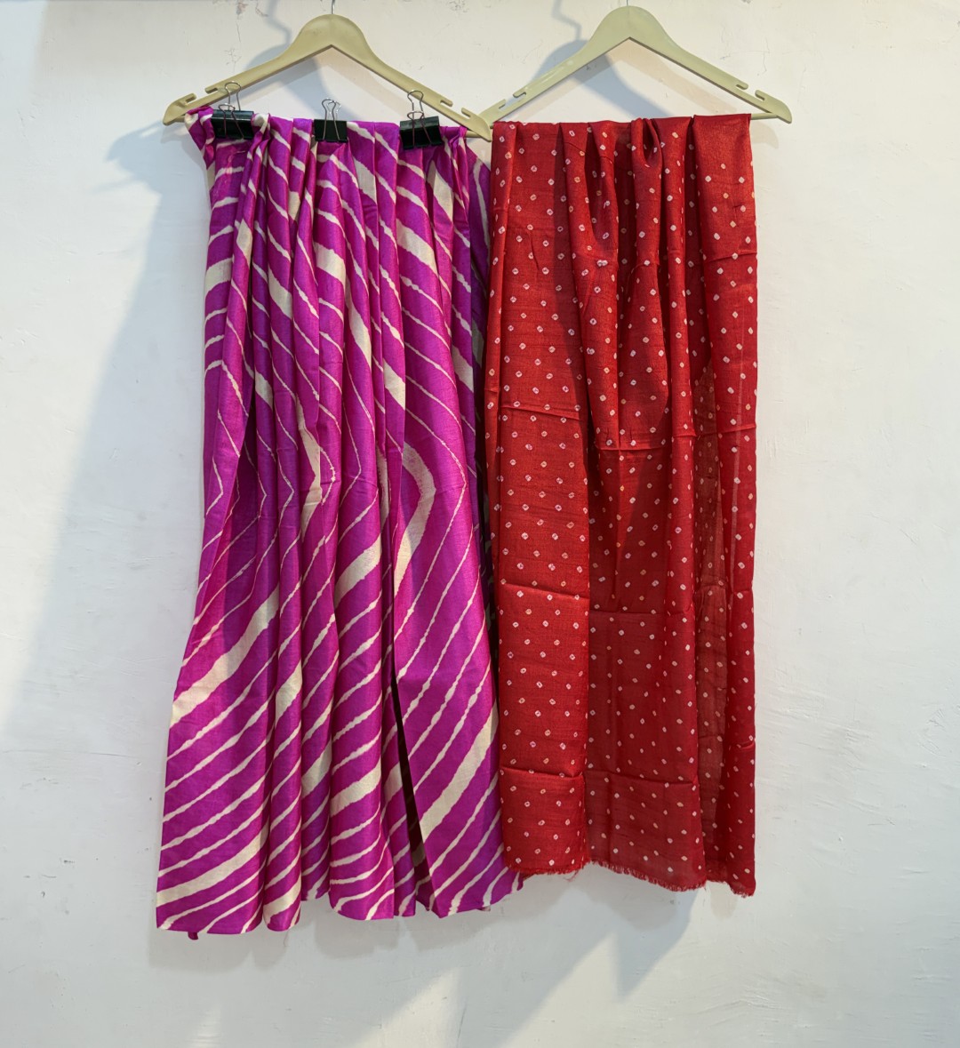 Pure Handloom Tussar Silk Leheriya Saree with Bandhani Pallu (Purple, Red) ✨