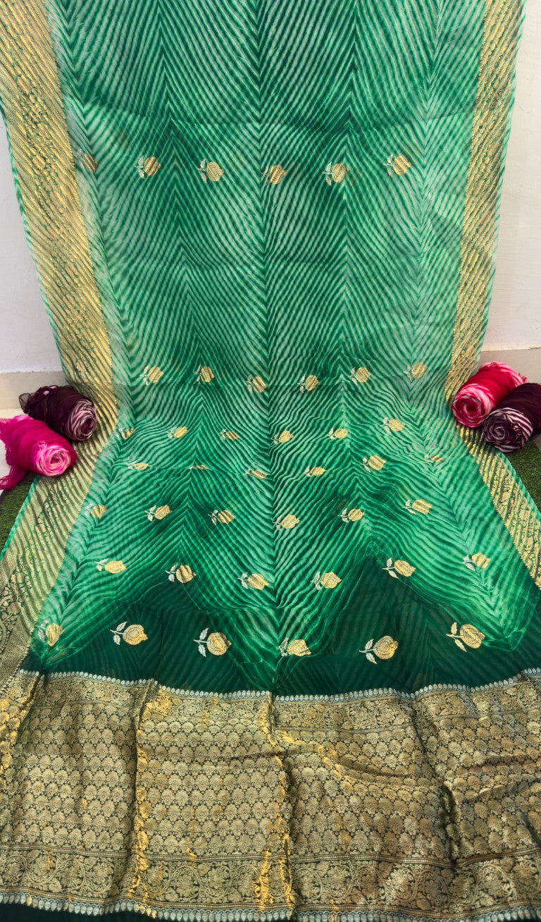 Green Exclusive Kadwa Zari Kora Saree with Aarishi Dyeing ✨