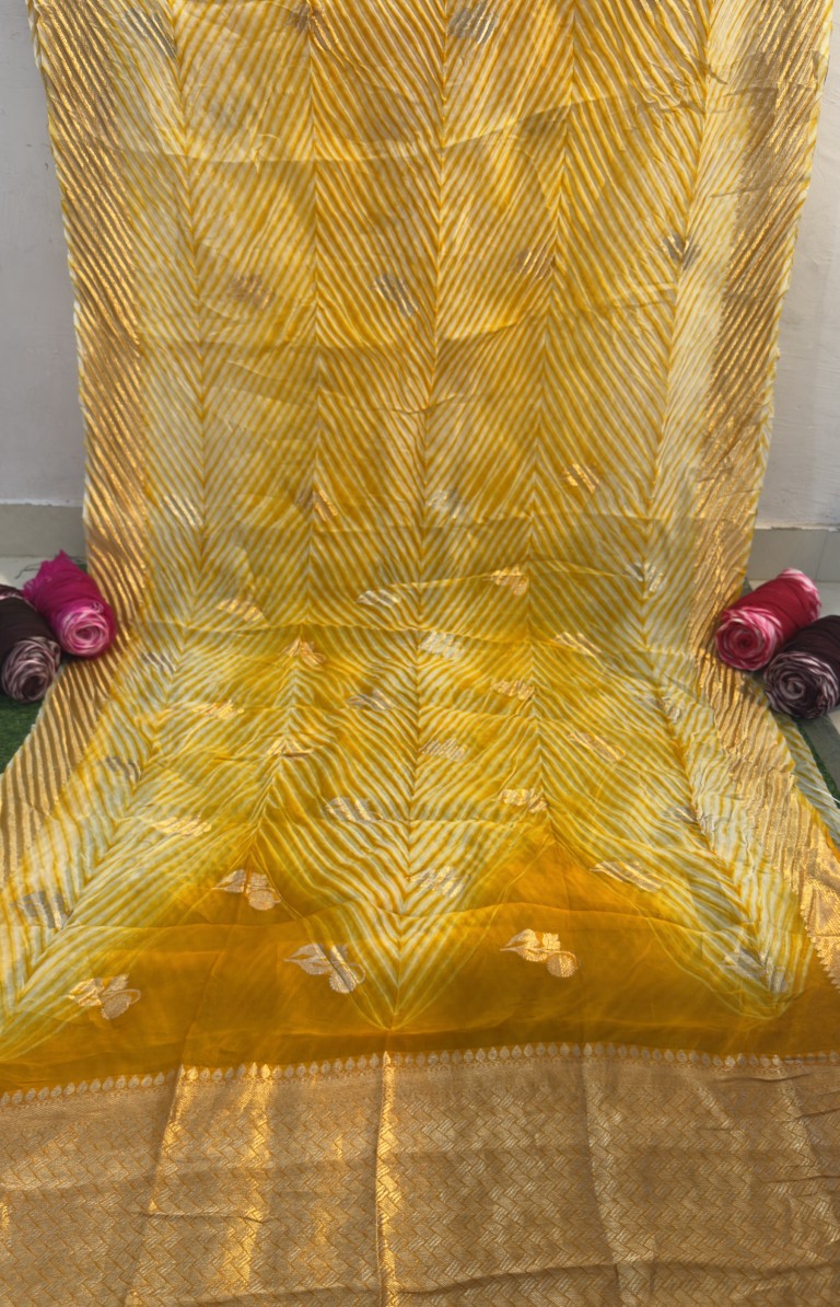 Yellow Exclusive Kadwa Zari Kora Saree with Aarishi Dyeing ✨