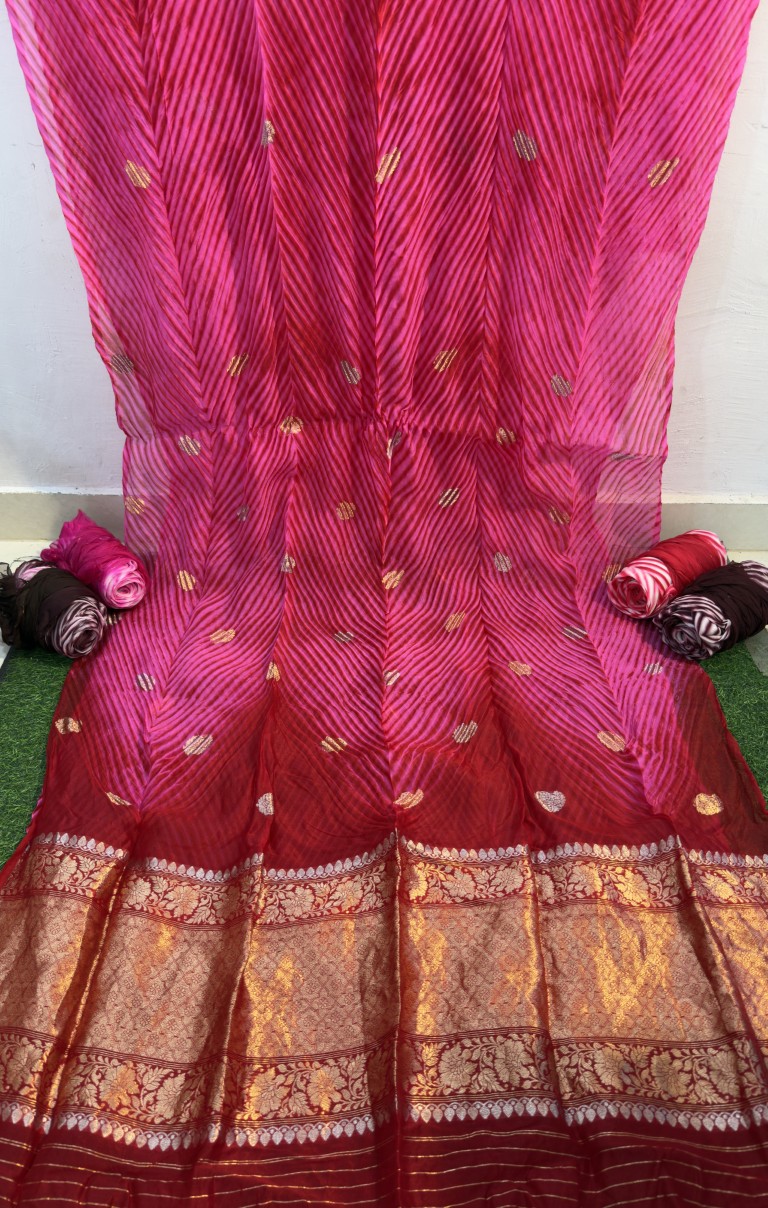 Red Pink Shade Exclusive Kadwa Zari Kora Saree with Aarishi Dyeing ✨